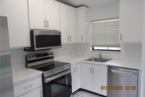 Adosado en venta en Miami, Florida, 2 dormitorios, 78.04 m2 № 1857037 - foto 9