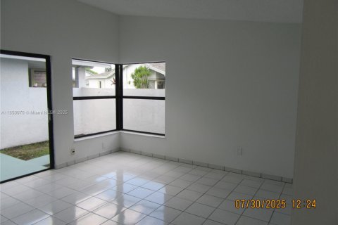Adosado en venta en Miami, Florida, 2 dormitorios, 78.04 m2 № 1857037 - foto 16