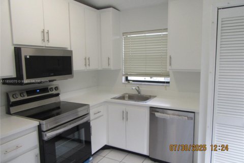 Adosado en venta en Miami, Florida, 2 dormitorios, 78.04 m2 № 1857037 - foto 11