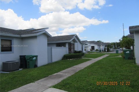 Adosado en venta en Miami, Florida, 2 dormitorios, 78.04 m2 № 1857037 - foto 2