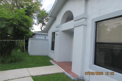 Adosado en venta en Miami, Florida, 2 dormitorios, 78.04 m2 № 1857037 - foto 4