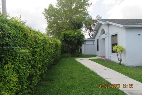 Adosado en venta en Miami, Florida, 2 dormitorios, 78.04 m2 № 1857037 - foto 3