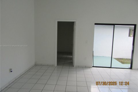 Adosado en venta en Miami, Florida, 2 dormitorios, 78.04 m2 № 1857037 - foto 15