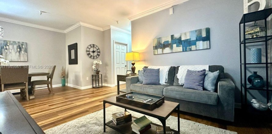 Кондоминиум с 6 комнатами в Киссимми, Флорида № 2003834