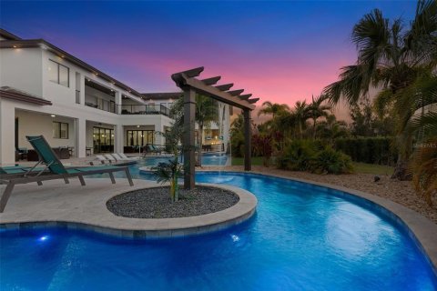 House in Four Corners, Florida 16 bedrooms, 1643.81 sq.m. № 1903185 - photo 3