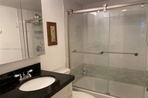 Condo in Aventura, Florida, 1 bedroom № 2087188 - photo 9