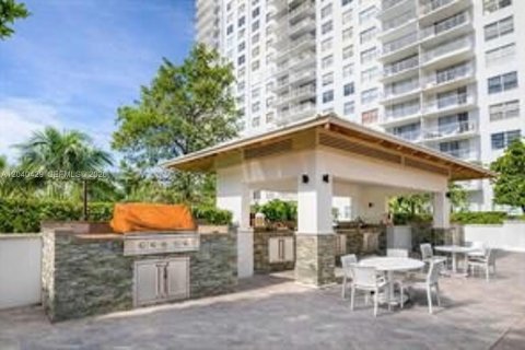 Condo in Aventura, Florida, 1 bedroom № 2087188 - photo 6