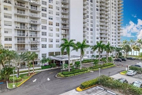 Condo in Aventura, Florida, 1 bedroom № 2087188