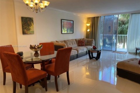 Condo in Aventura, Florida, 1 bedroom № 2087188 - photo 8