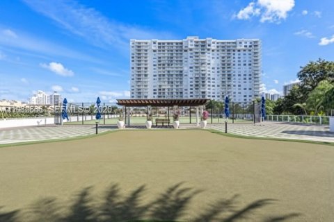Condo in Aventura, Florida, 1 bedroom № 2087188 - photo 11