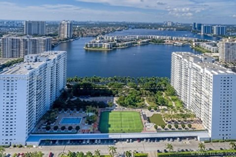 Condo in Aventura, Florida, 1 bedroom № 2087188 - photo 3