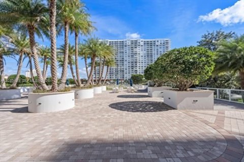 Condo in Aventura, Florida, 1 bedroom № 2087188 - photo 10