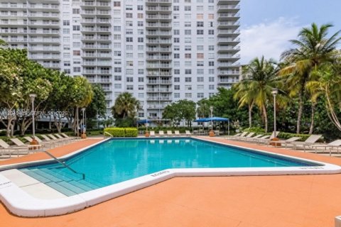 Condo in Aventura, Florida, 1 bedroom № 2087188 - photo 17