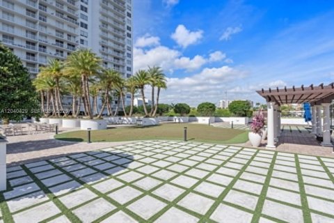 Condo in Aventura, Florida, 1 bedroom № 2087188 - photo 15
