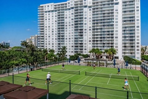 Condo in Aventura, Florida, 1 bedroom № 2087188 - photo 16