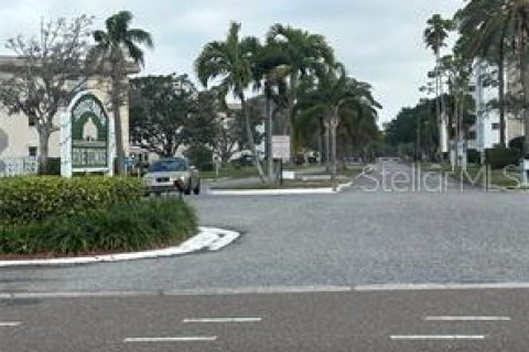 Condo in Saint Petersburg, Florida, 2 bedrooms  № 2101918 - photo 4
