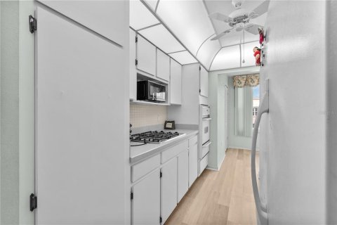 Condo in Saint Petersburg, Florida, 2 bedrooms  № 2101918 - photo 22