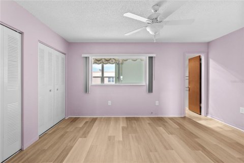 Condo in Saint Petersburg, Florida, 2 bedrooms  № 2101918 - photo 10