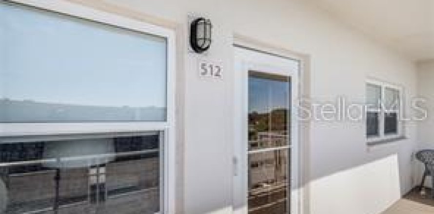 Condo in Saint Petersburg, Florida, 2 bedrooms  № 2101918
