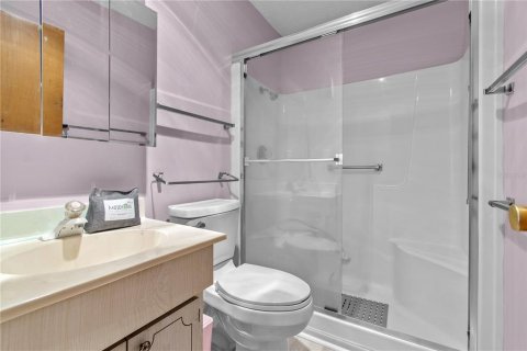 Condo in Saint Petersburg, Florida, 2 bedrooms  № 2101918 - photo 13