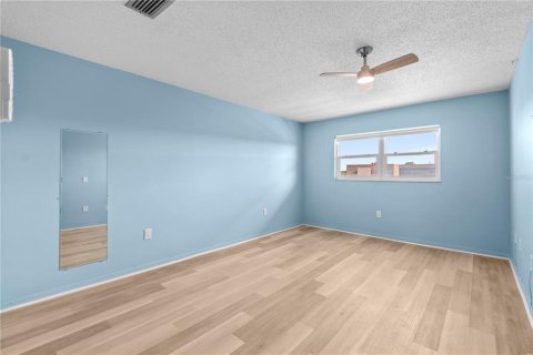 Condo in Saint Petersburg, Florida, 2 bedrooms  № 2101918 - photo 6
