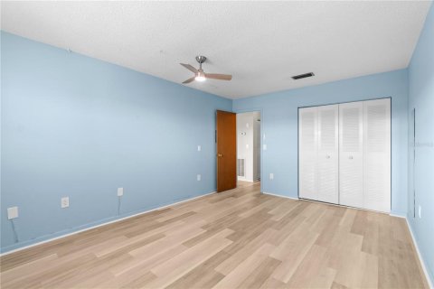 Condo in Saint Petersburg, Florida, 2 bedrooms  № 2101918 - photo 8