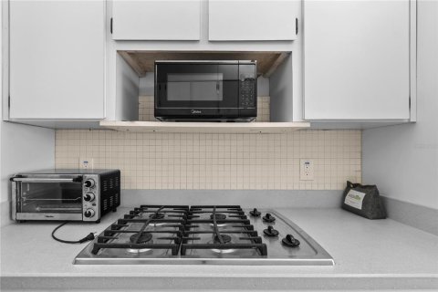 Condo in Saint Petersburg, Florida, 2 bedrooms  № 2101918 - photo 26