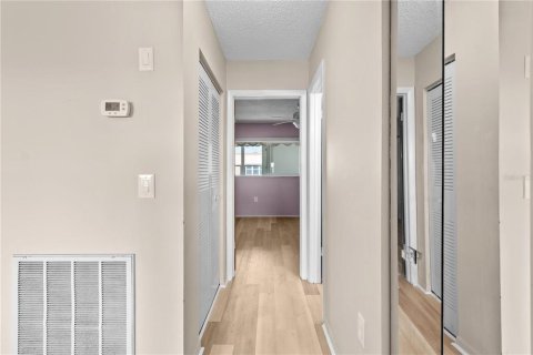 Condo in Saint Petersburg, Florida, 2 bedrooms  № 2101918 - photo 9