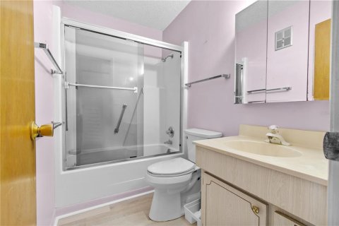 Condo in Saint Petersburg, Florida, 2 bedrooms  № 2101918 - photo 18