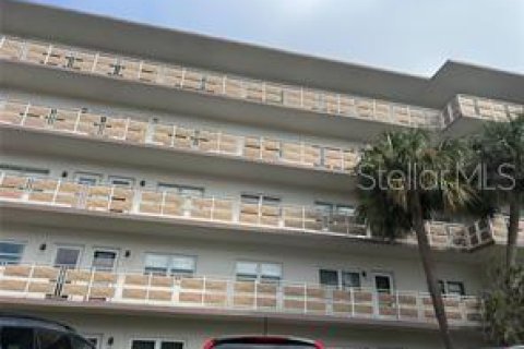 Condo in Saint Petersburg, Florida, 2 bedrooms  № 2101918 - photo 2