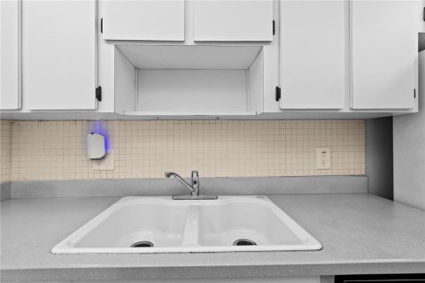 Condo in Saint Petersburg, Florida, 2 bedrooms  № 2101918 - photo 25
