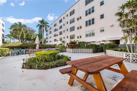 Condo in Saint Petersburg, Florida, 2 bedrooms  № 2101918 - photo 3