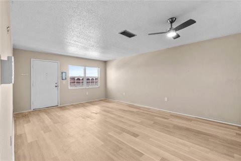 Condo in Saint Petersburg, Florida, 2 bedrooms  № 2101918 - photo 21