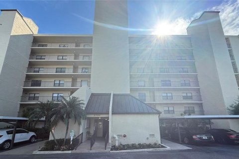 Copropriété à louer à Clearwater, Floride: 2 chambres, 99.41 m2 № 1916579 - photo 1