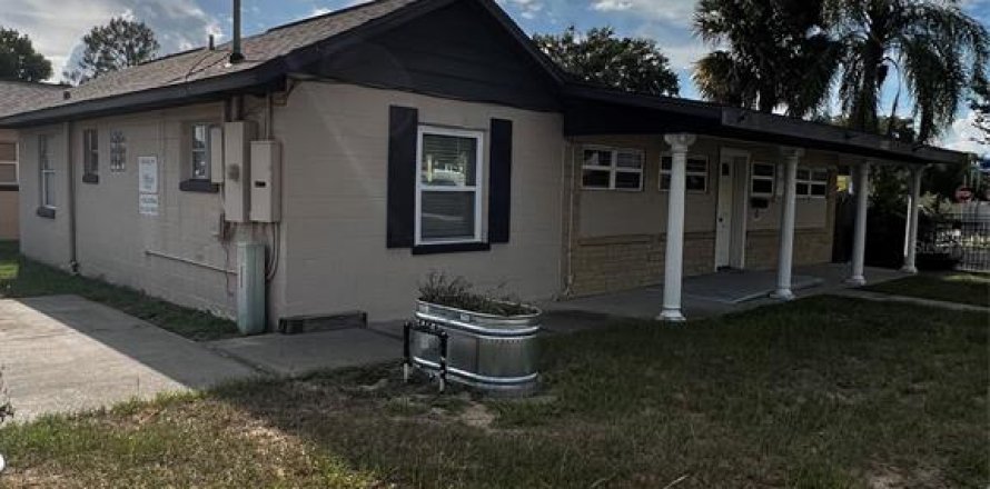 Commercial property in Eustis, Florida 250.93 sq.m. № 2217513
