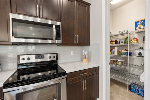 House in Kissimmee, Florida 4 bedrooms, 198.63 sq.m. № 2109323 - photo 14