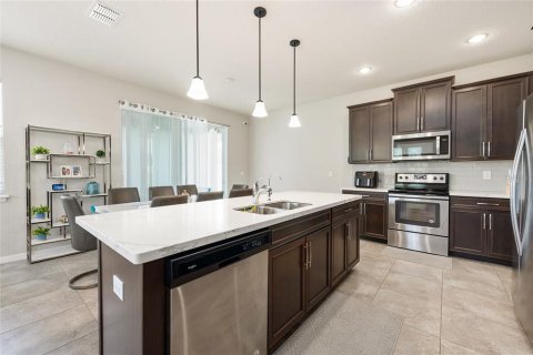 House in Kissimmee, Florida 4 bedrooms, 198.63 sq.m. № 2109323 - photo 15