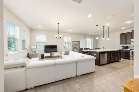 House in Kissimmee, Florida 4 bedrooms, 198.63 sq.m. № 2109323 - photo 3