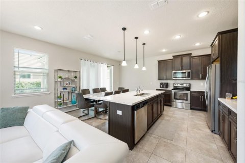 House in Kissimmee, Florida 4 bedrooms, 198.63 sq.m. № 2109323 - photo 11