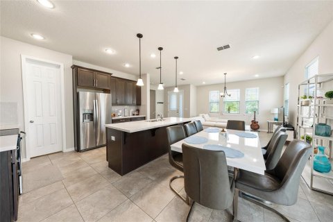 House in Kissimmee, Florida 4 bedrooms, 198.63 sq.m. № 2109323 - photo 5