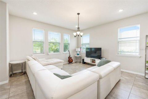 House in Kissimmee, Florida 4 bedrooms, 198.63 sq.m. № 2109323 - photo 10