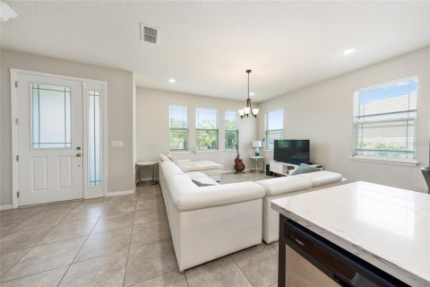 House in Kissimmee, Florida 4 bedrooms, 198.63 sq.m. № 2109323 - photo 9
