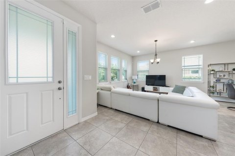House in Kissimmee, Florida 4 bedrooms, 198.63 sq.m. № 2109323 - photo 8