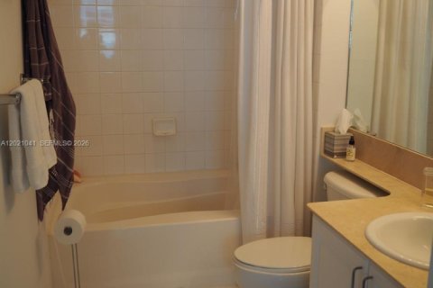 Снять в аренду кондоминиум в Майами, Флорида 3 спальни, 136.57м2, № 2145839 - фото 7