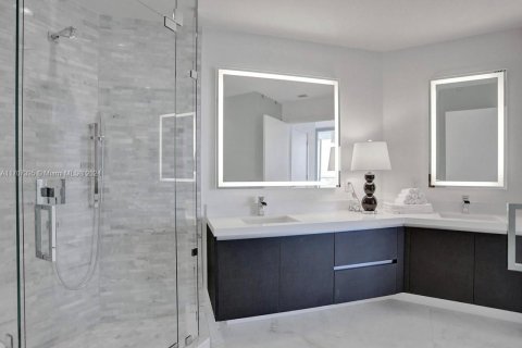 Condo in Miami, Florida, 1 bedroom  № 1694155 - photo 10
