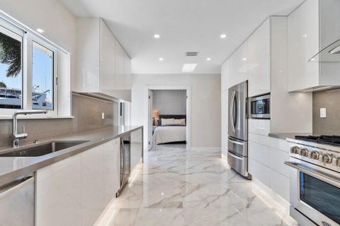 House in Fort Lauderdale, Florida 4 bedrooms, 275.83 sq.m. № 2175555 - photo 25