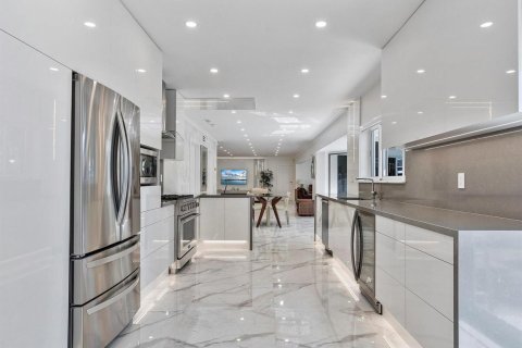 House in Fort Lauderdale, Florida 4 bedrooms, 275.83 sq.m. № 2175555 - photo 27