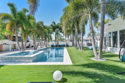 House in Fort Lauderdale, Florida 4 bedrooms, 275.83 sq.m. № 2175555