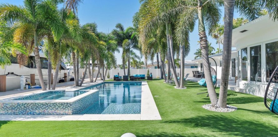 House in Fort Lauderdale, Florida 4 bedrooms, 275.83 sq.m. № 2175555