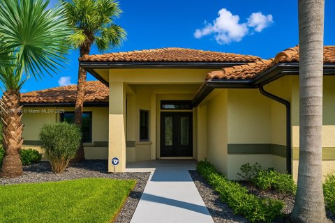 Купить виллу или дом в Уэстон, Флорида 9 комнат, 245.08м2, № 1928114 - фото 1